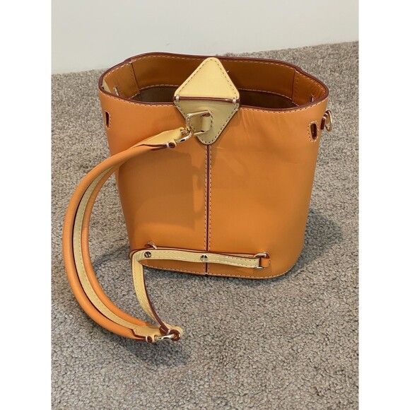 Danse Lente‎ Josh Leather Two Toned Convertible Bucket Bag with Shoulder Strap - Picture 3 of 16
